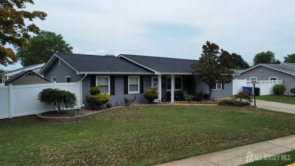 3 Sheffield Avenue, Monroe