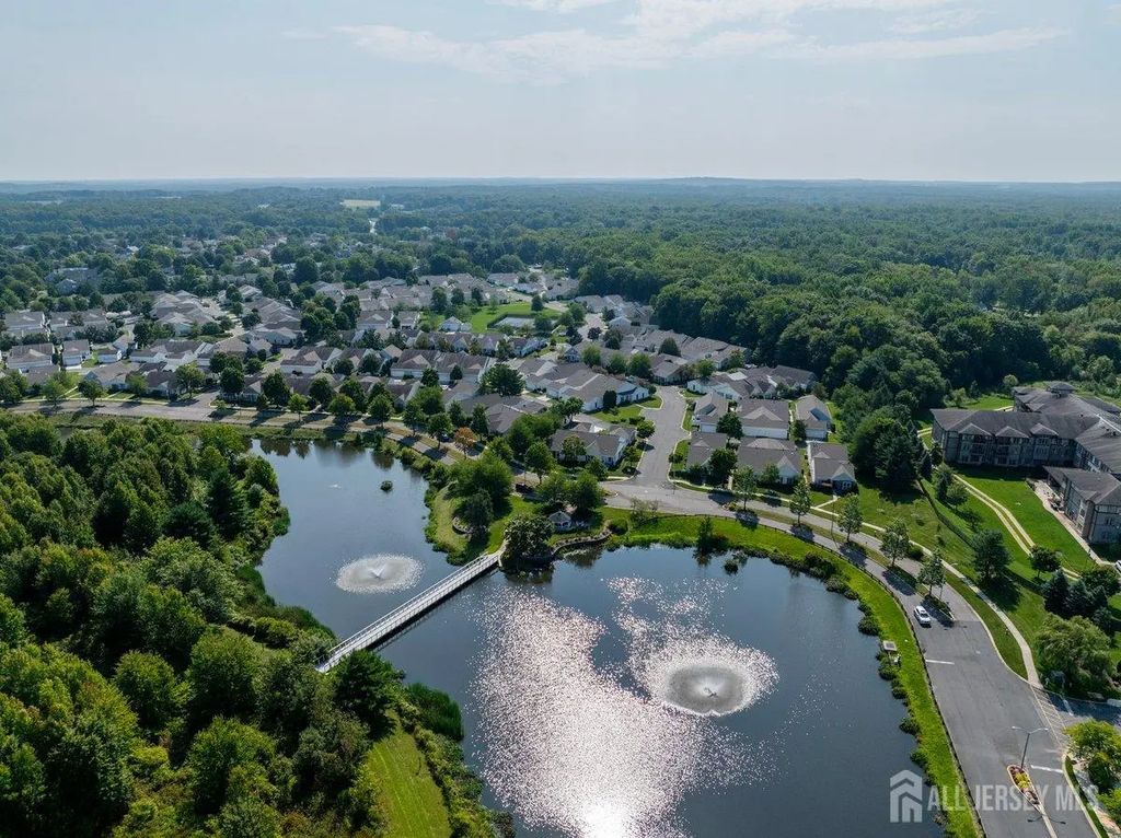 124 Waterside Boulevard, Monroe