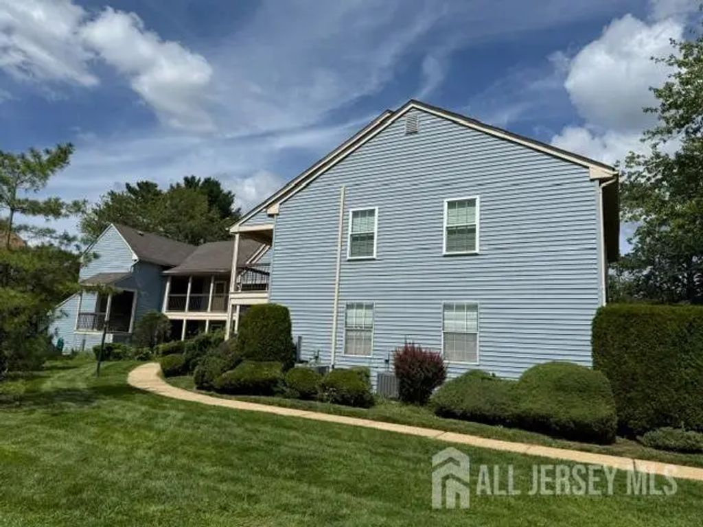 8 Benjamin Franklin Drive, Monroe