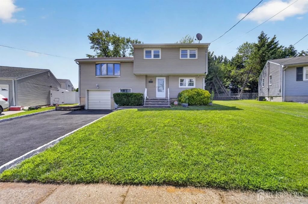 17 Wedgewood Drive, Carteret
