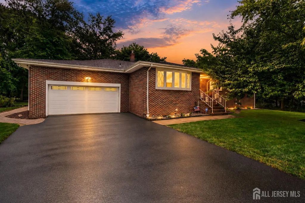 38 Van Ethel Drive, Middlesex