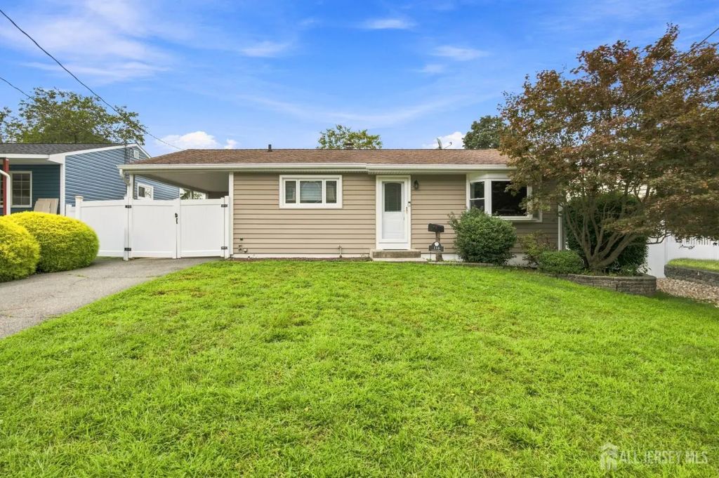 114 Kendall Drive, Sayreville