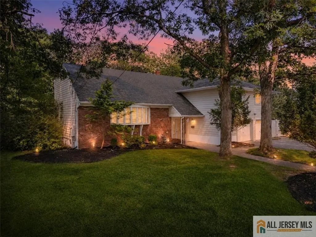 15 Moraine Road, Edison