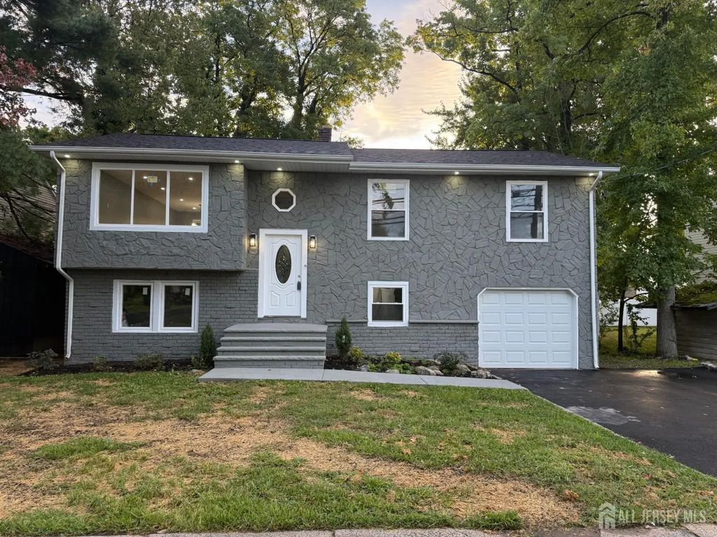 704 Wood Avenue, Colonia
