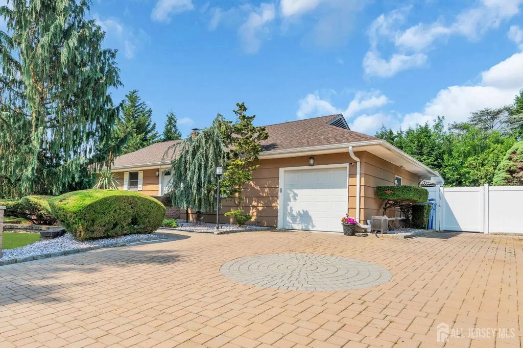 77 Michael Road, Spotswood