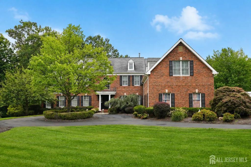 17 Spring Lake Drive, Chester Twp