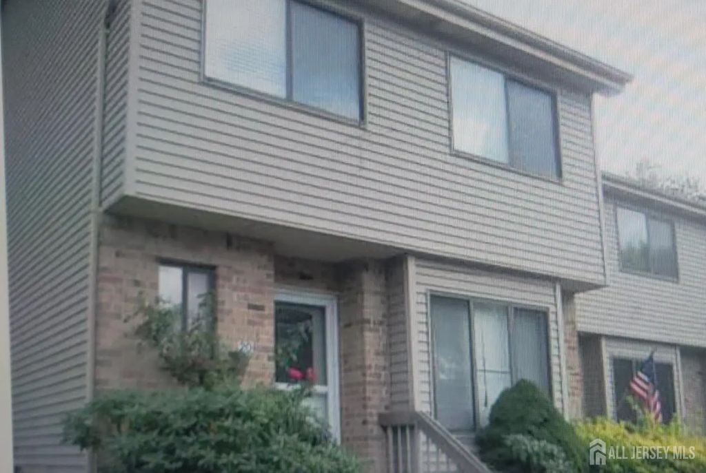 20 Wood Acres Drive, North Brunswick