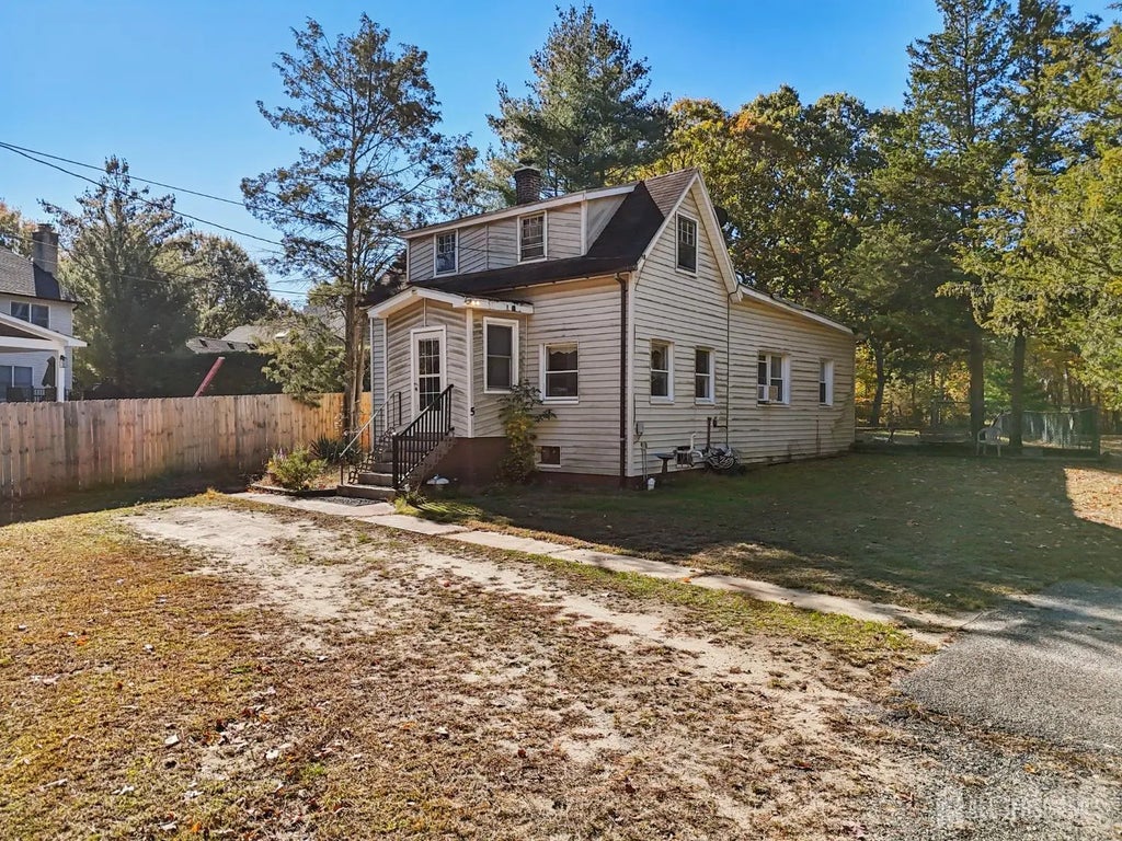 5 Claytons Lane, Manalapan