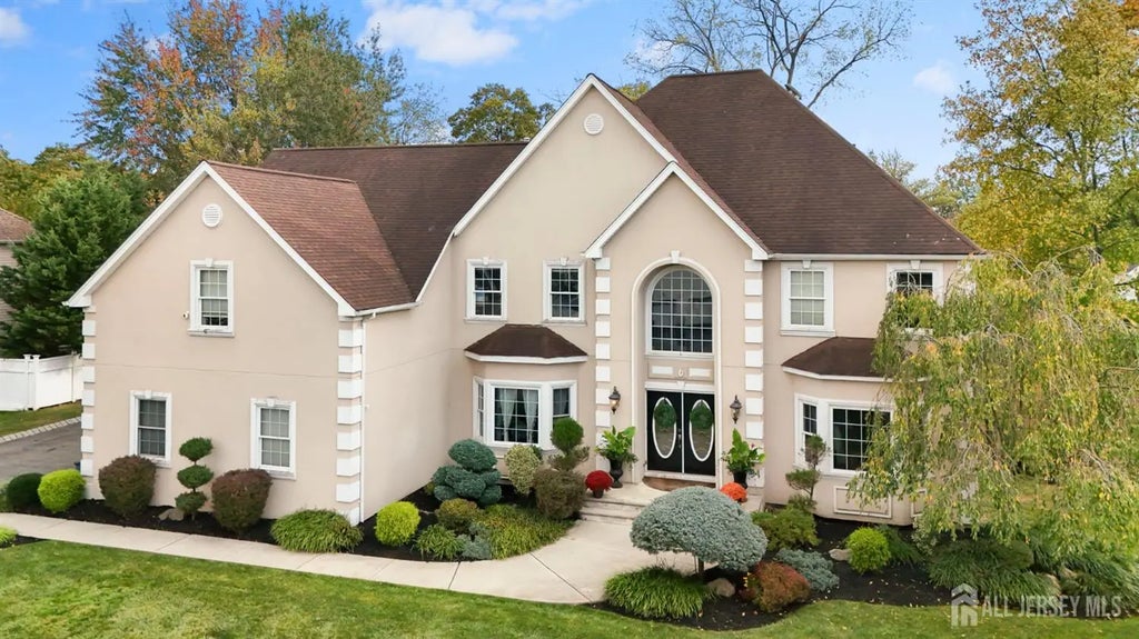 6 Stacey Court, South Plainfield