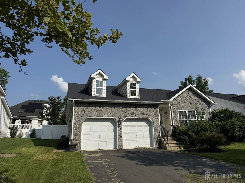 25 Canal View Drive, Lawrence