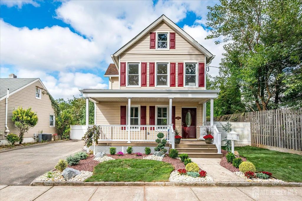 8 Fox Road, Edison