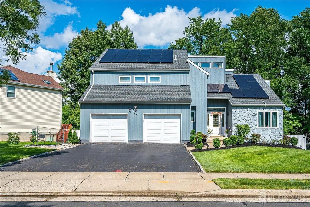 76 Revere Boulevard, Edison
