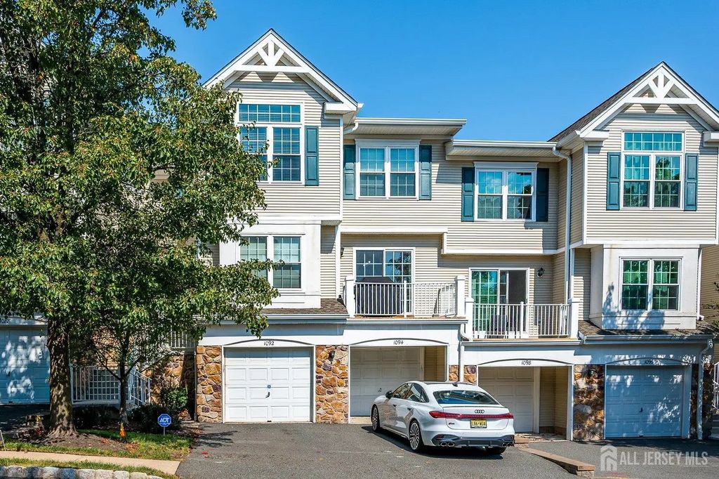 1092 Shadowlawn Drive, Green Brook
