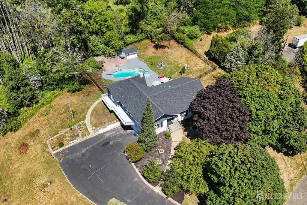 1 Rossi Drive, Clinton Twp