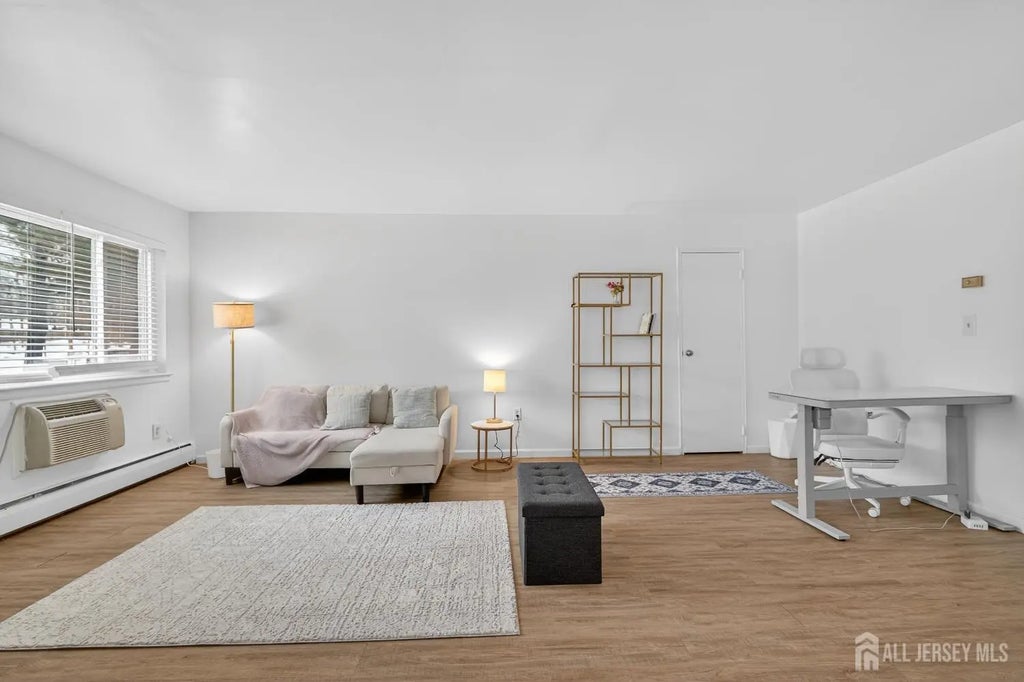 22 Lake Avenue, East Brunswick