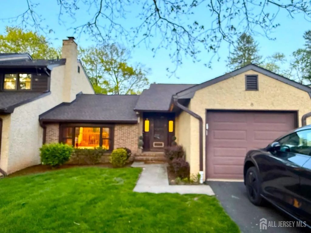 8 Teaberry Drive, Edison