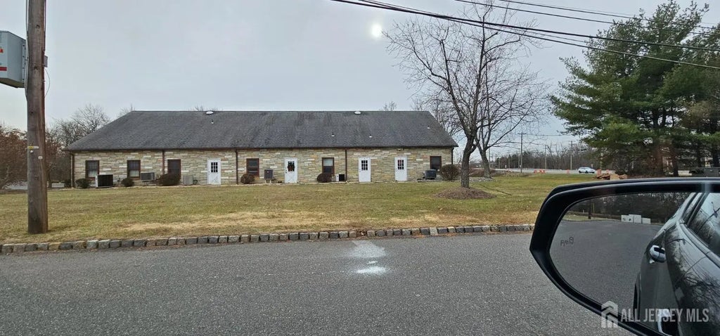 351 Doctors Way, Hillsborough