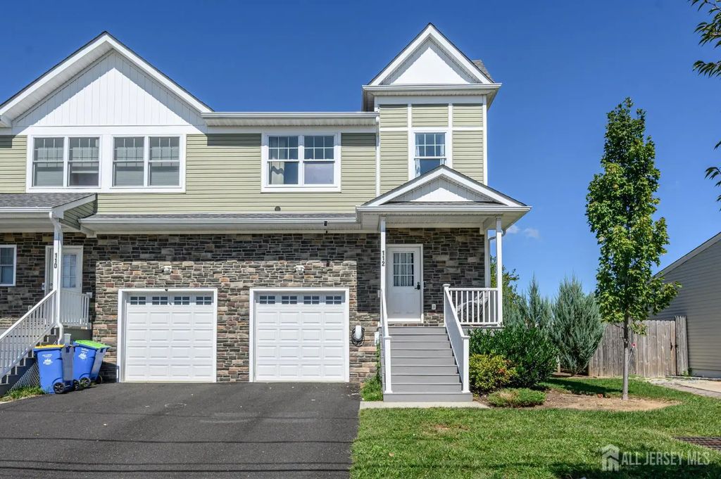 112 Valerie Drive, Manville