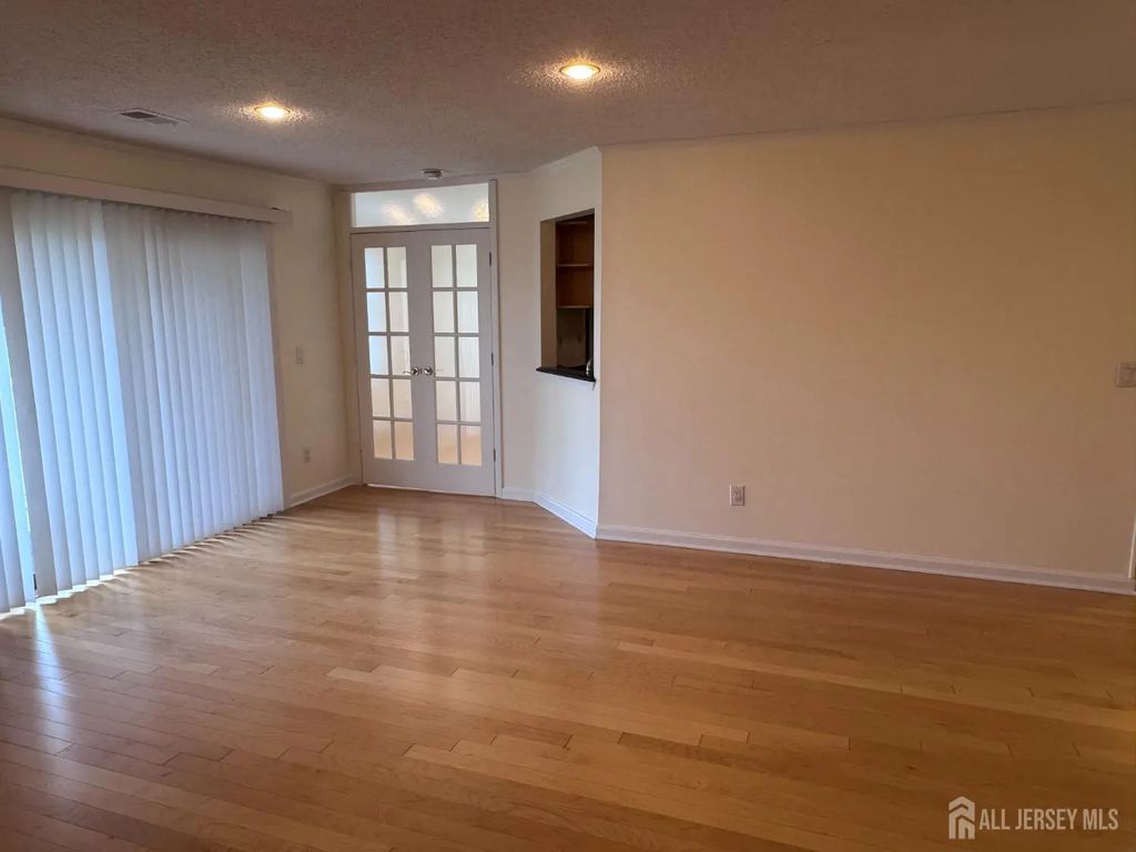 1706 Pebble Place, Sayreville