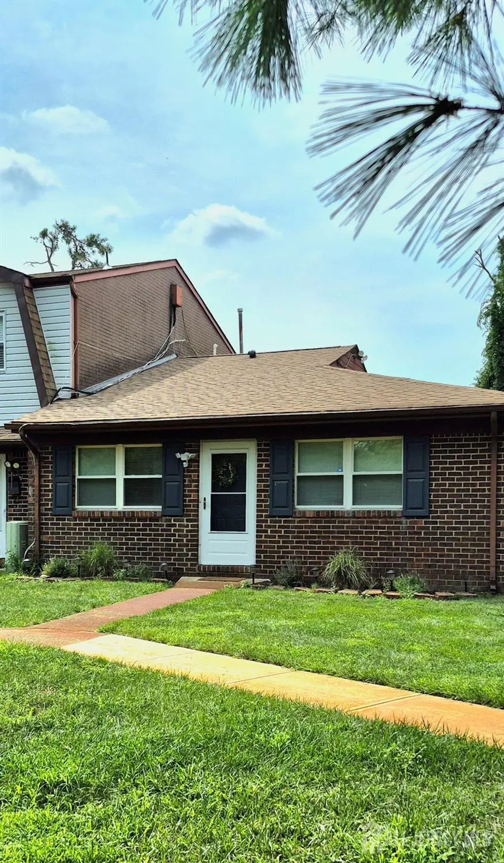 12 Greenwood Loop Road, Brick