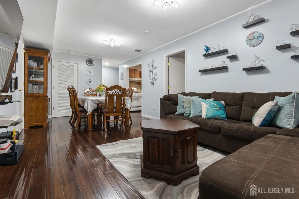 395 College Drive, Edison