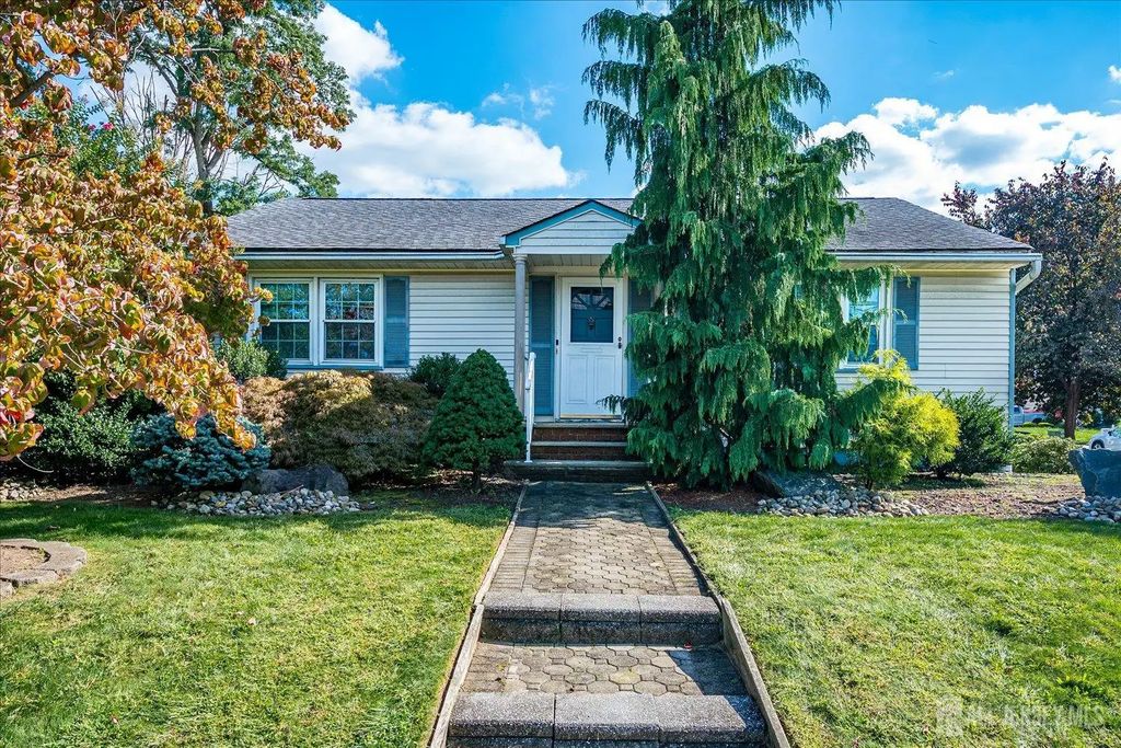 669 Old Post Road, Edison