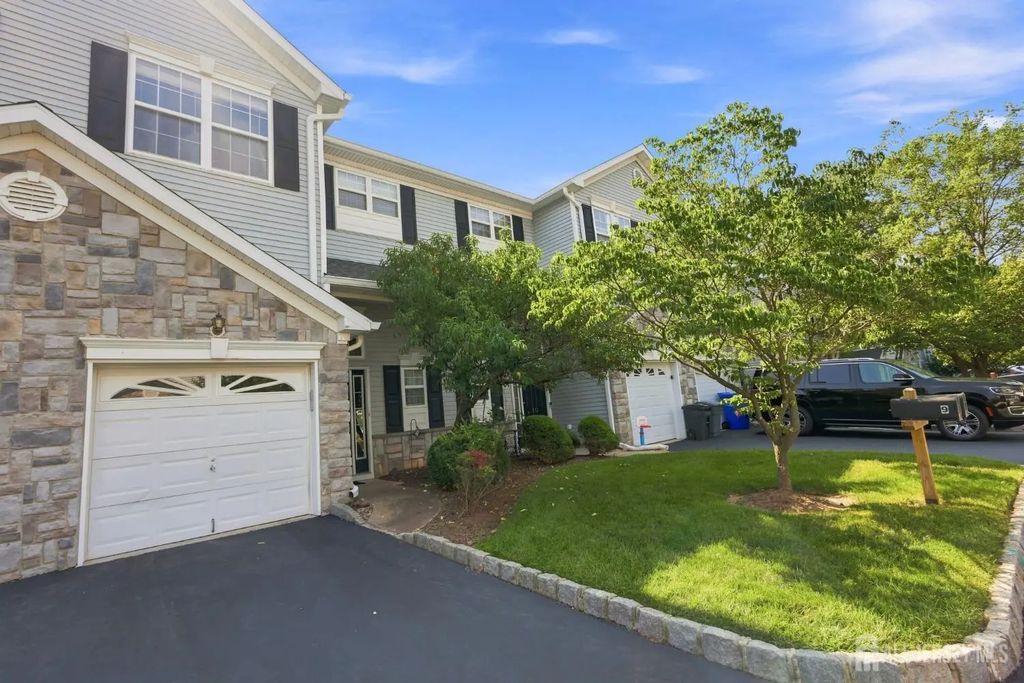 9 Bridgepointe Drive, Old Bridge