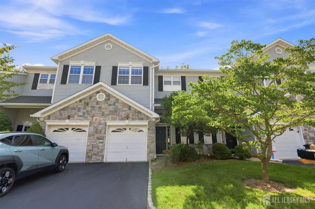 9 Bridgepointe Drive, Old Bridge