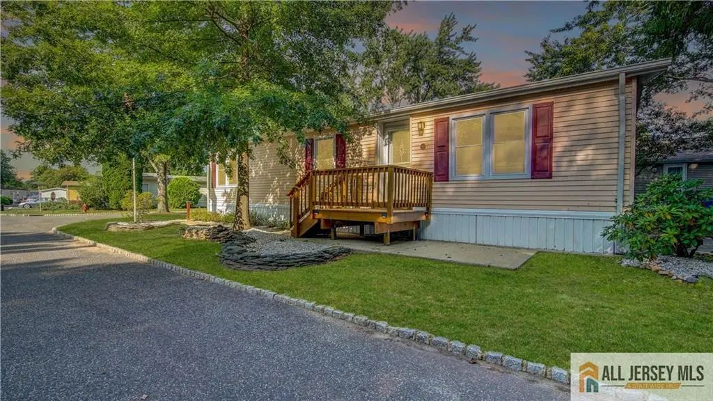 303 Woods End Court, Spotswood