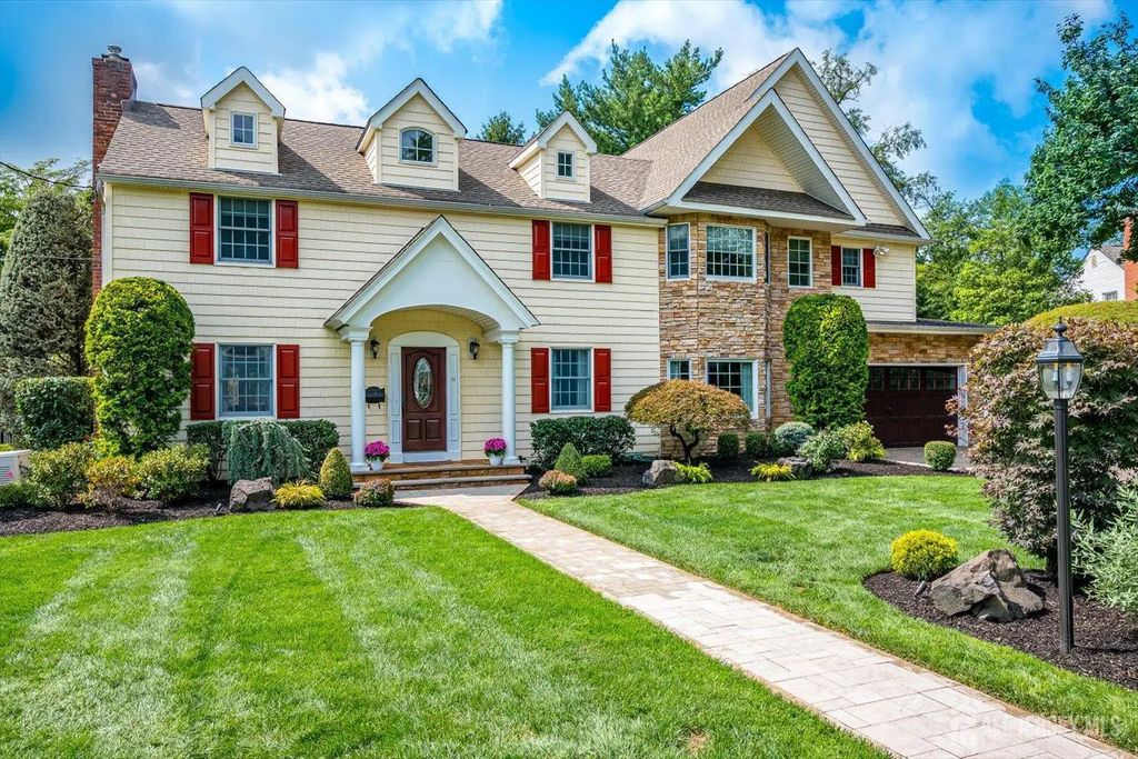 11 Cape Court, Metuchen