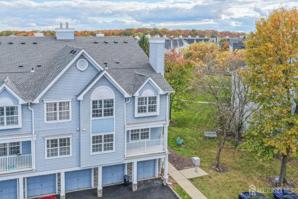 122 Prestwick Way, Edison