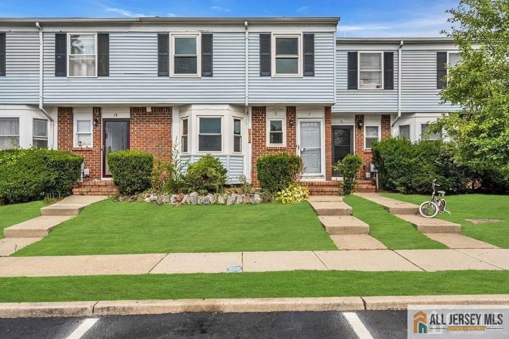 26 Tiger Lilly Court, Sayreville