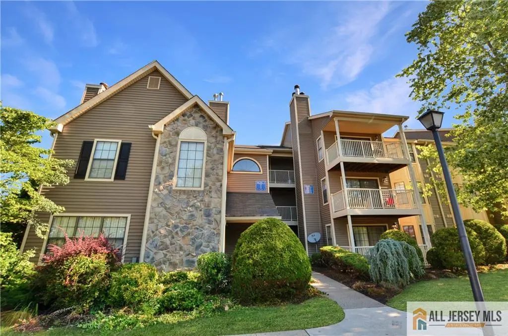 17 Lear Court, East Brunswick
