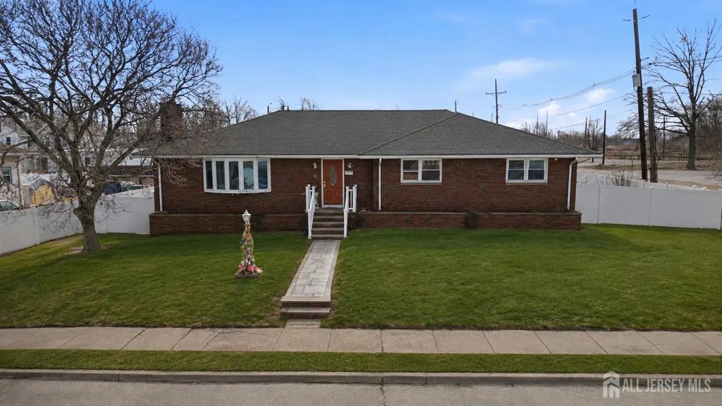6 E 2nd Street, Port Reading