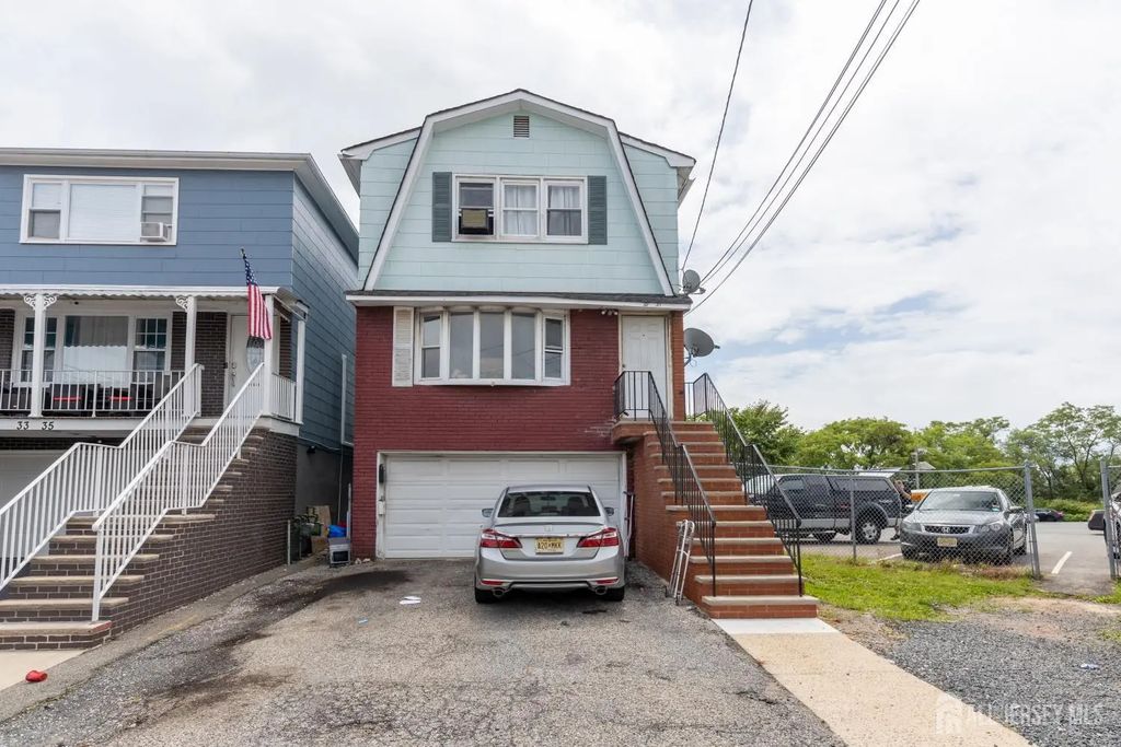 29-31 Glenn Drive, Keasbey