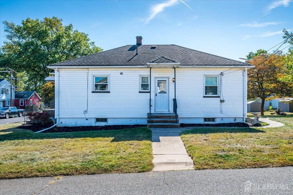 92 Lake View Boulevard, Edison