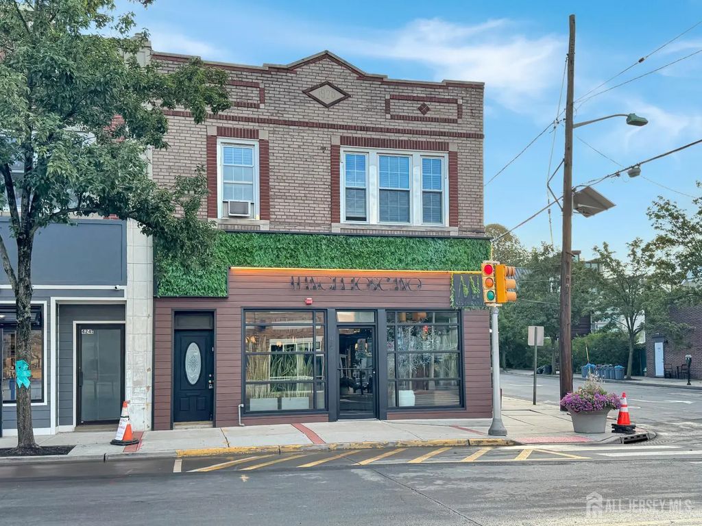 422 Main Street, Metuchen