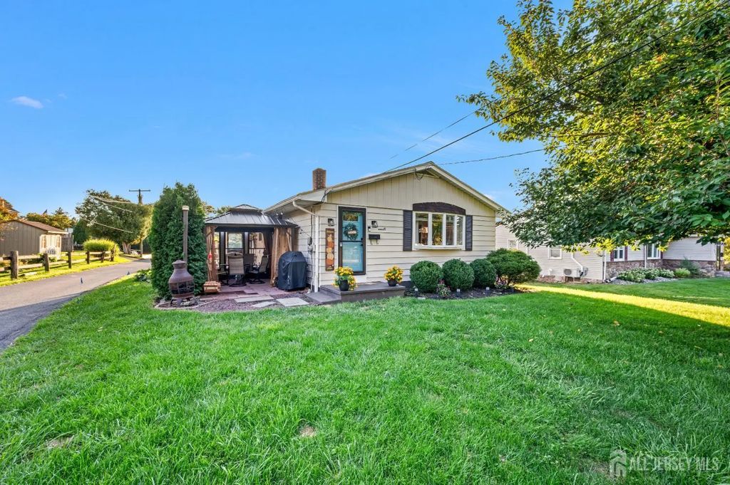 97 Bliss Boulevard, Pohatcong