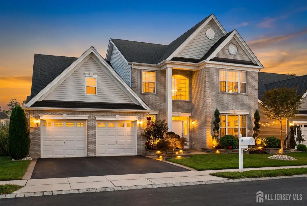 19 Whistling Straits Drive, Monroe