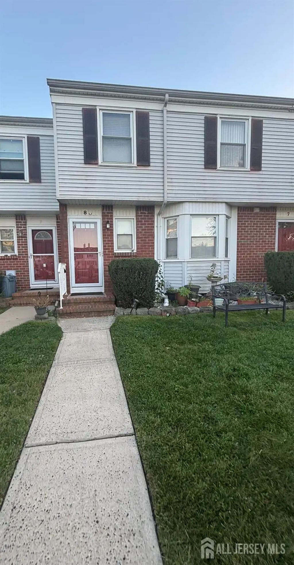 8 Begonia Court, Sayreville