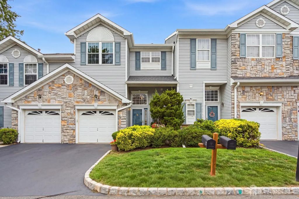 8 Rondell Lane, Old Bridge