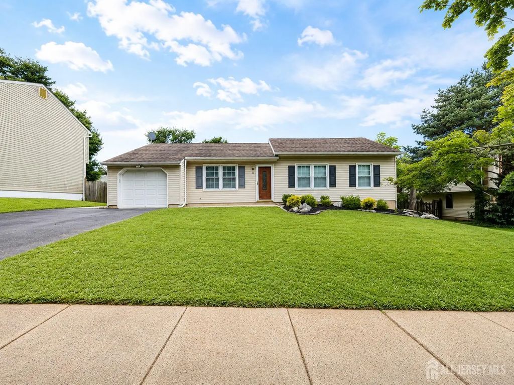 3 Netherwood Circle, Edison