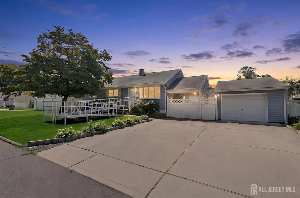 29 Joyce Place, Sayreville