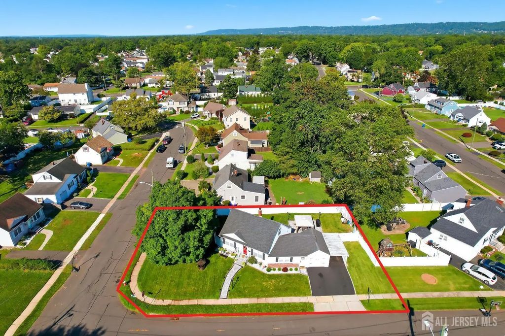 52 Leeds Drive, South Plainfield