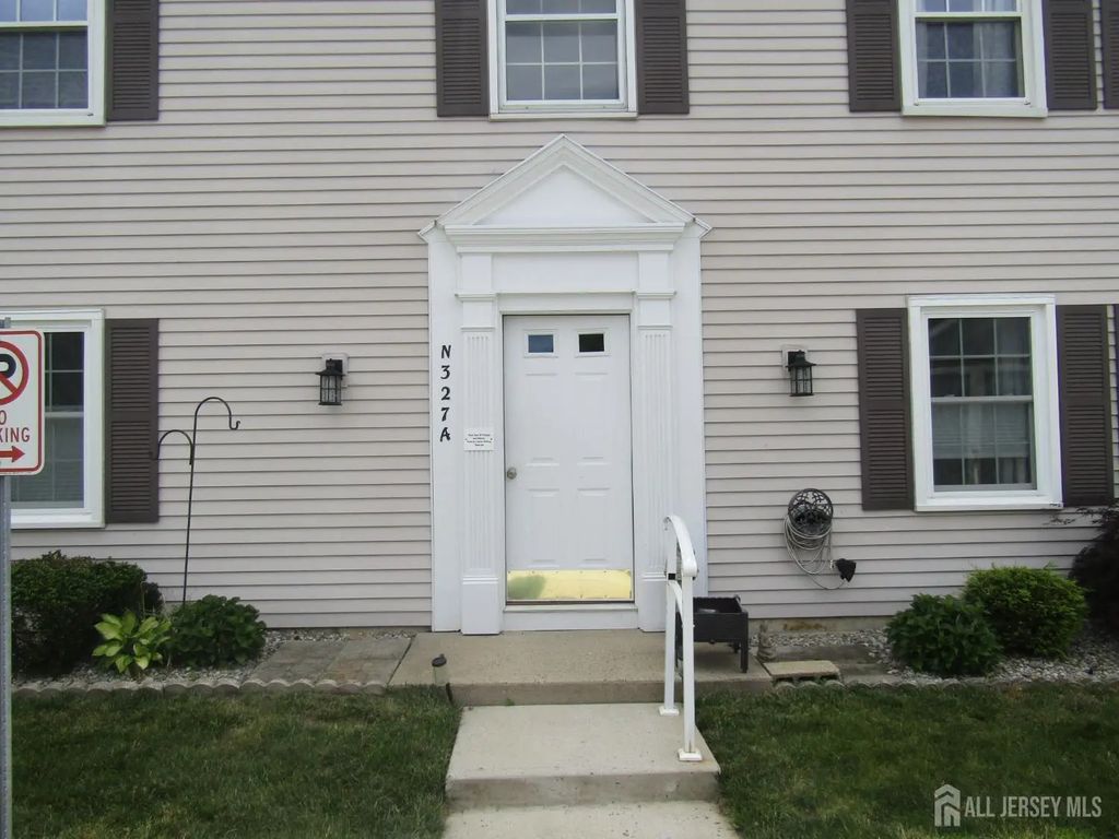 327 Nantuckett Lane, Monroe