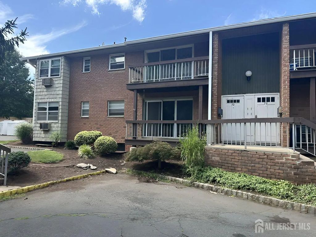 32 Deanna Drive, Hillsborough