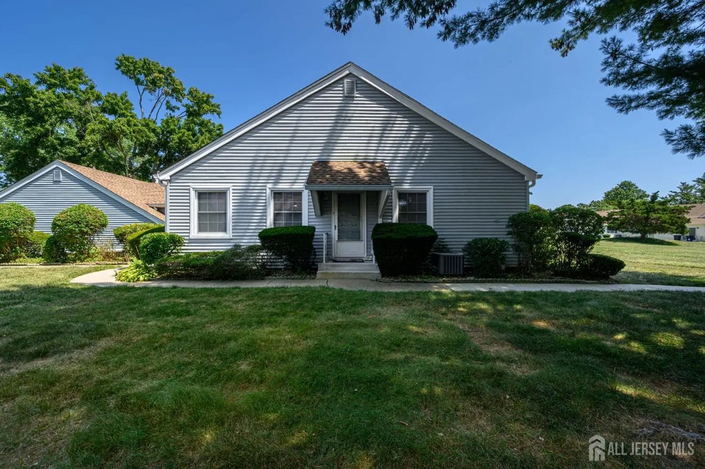 12 Zacatin Road, Freehold