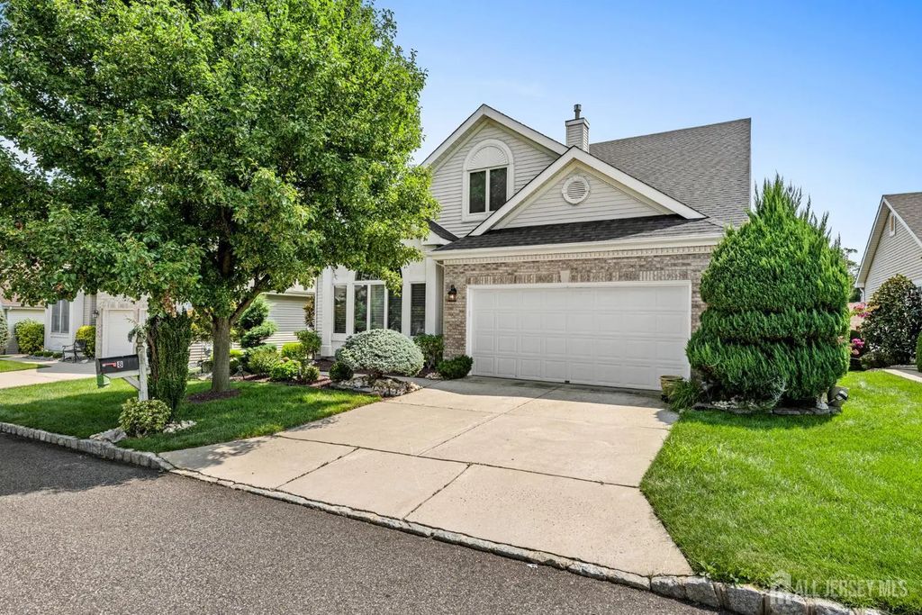 8 Sherwood Drive, Monroe