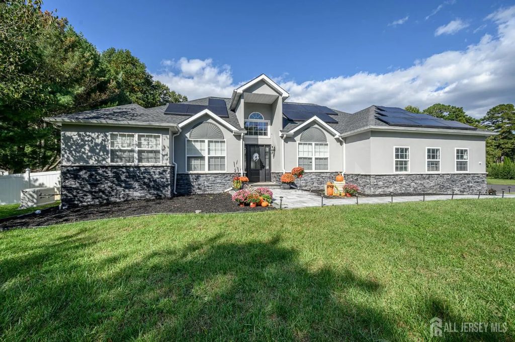 14 Lauren Lane, Plumsted
