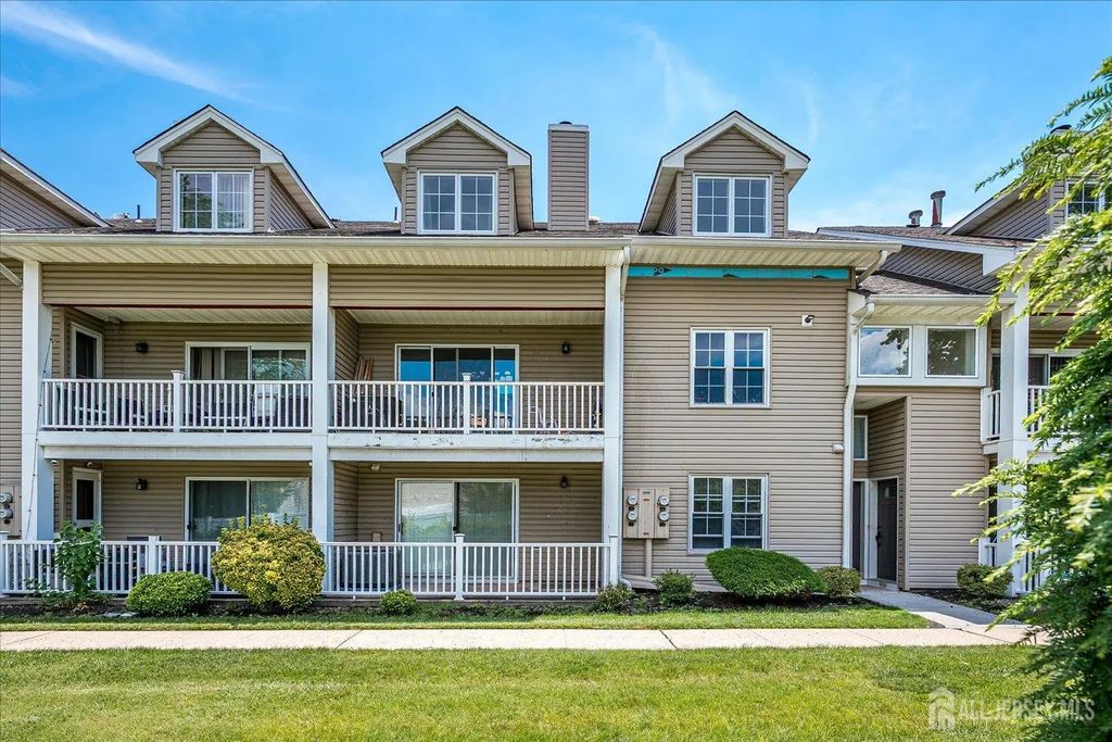 906 Montague Avenue, Iselin